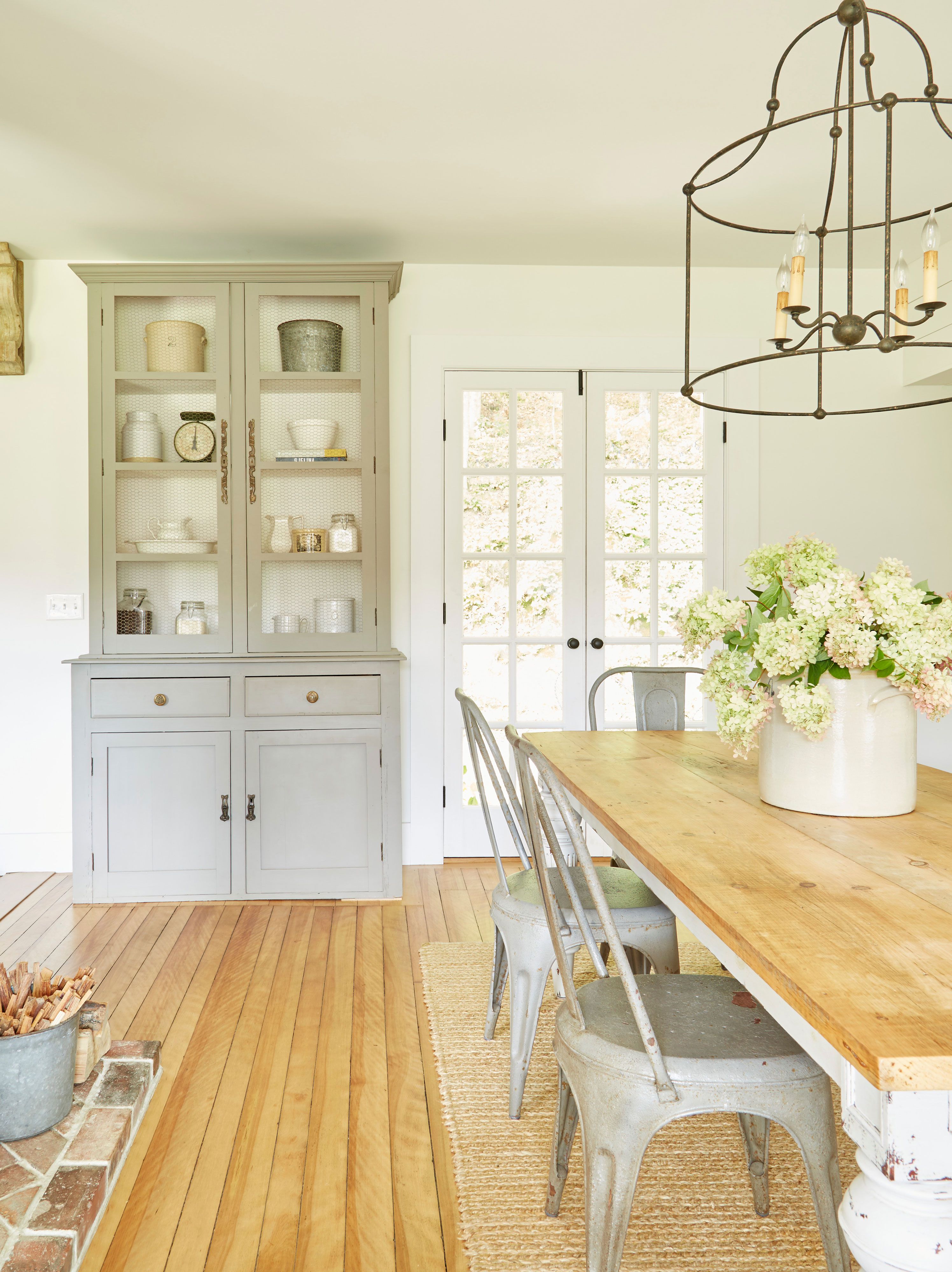 Crafting the Perfect Farmhouse Dining Room - 1