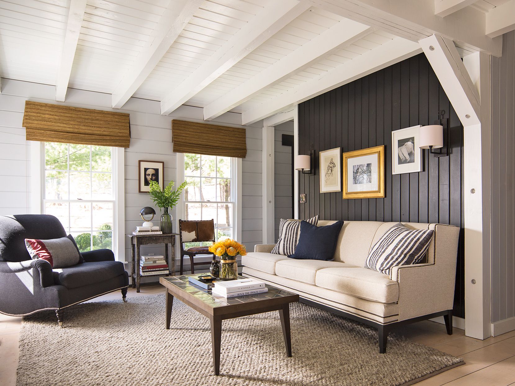 Farmhouse Living Room: Creating a Cozy and Timeless Space - 7