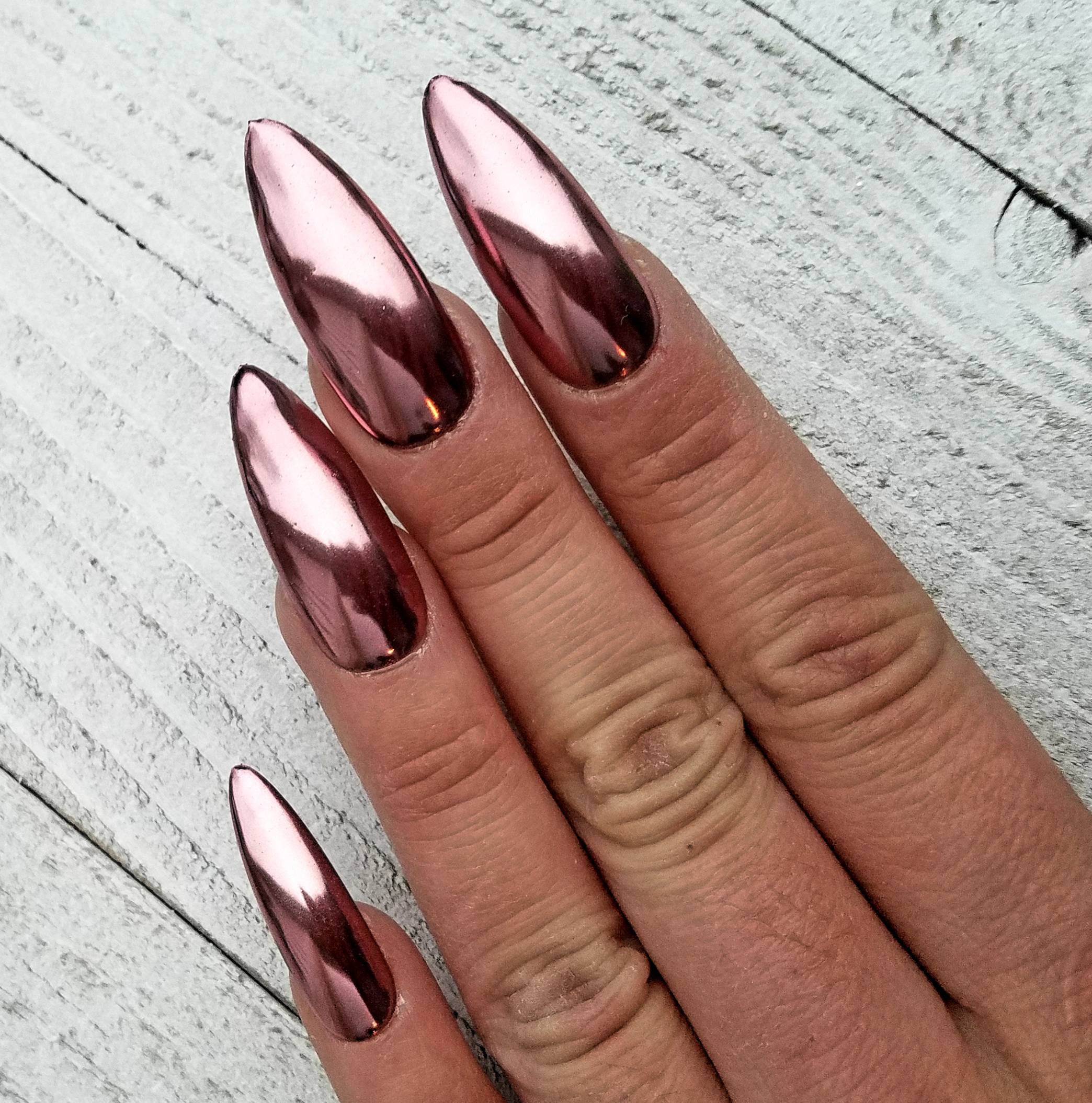 The Ultimate Guide to Chrome Nails: Achieving the Perfect Shiny Look - 1