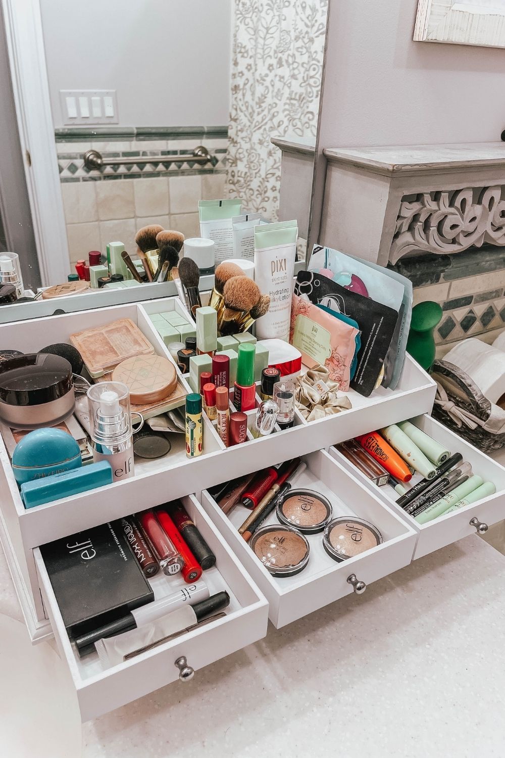 The Ultimate Guide to Makeup Organization: Achieve a Neat and Stylish Space - 8