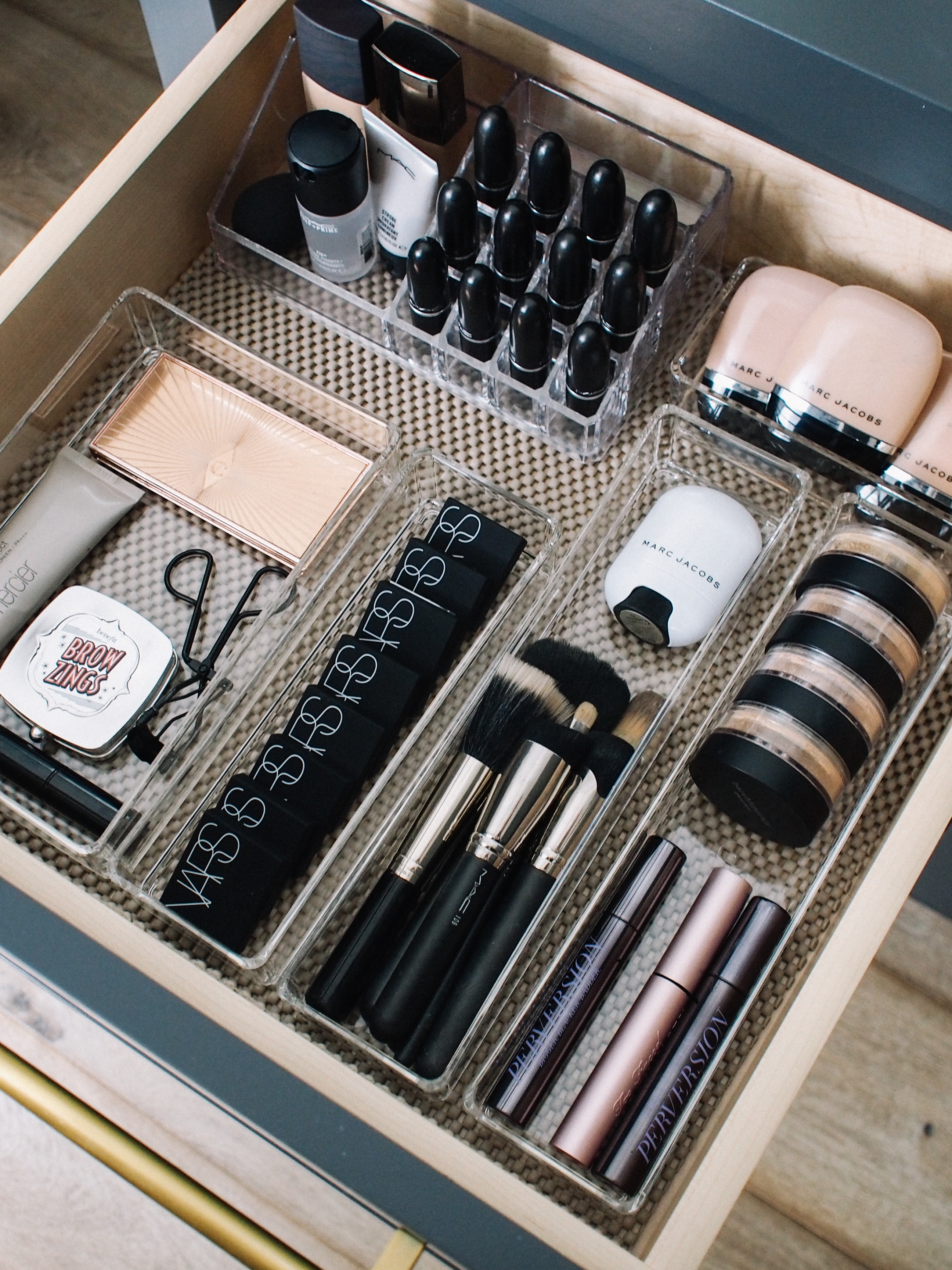 The Ultimate Guide to Makeup Organization: Achieve a Neat and Stylish Space - 9