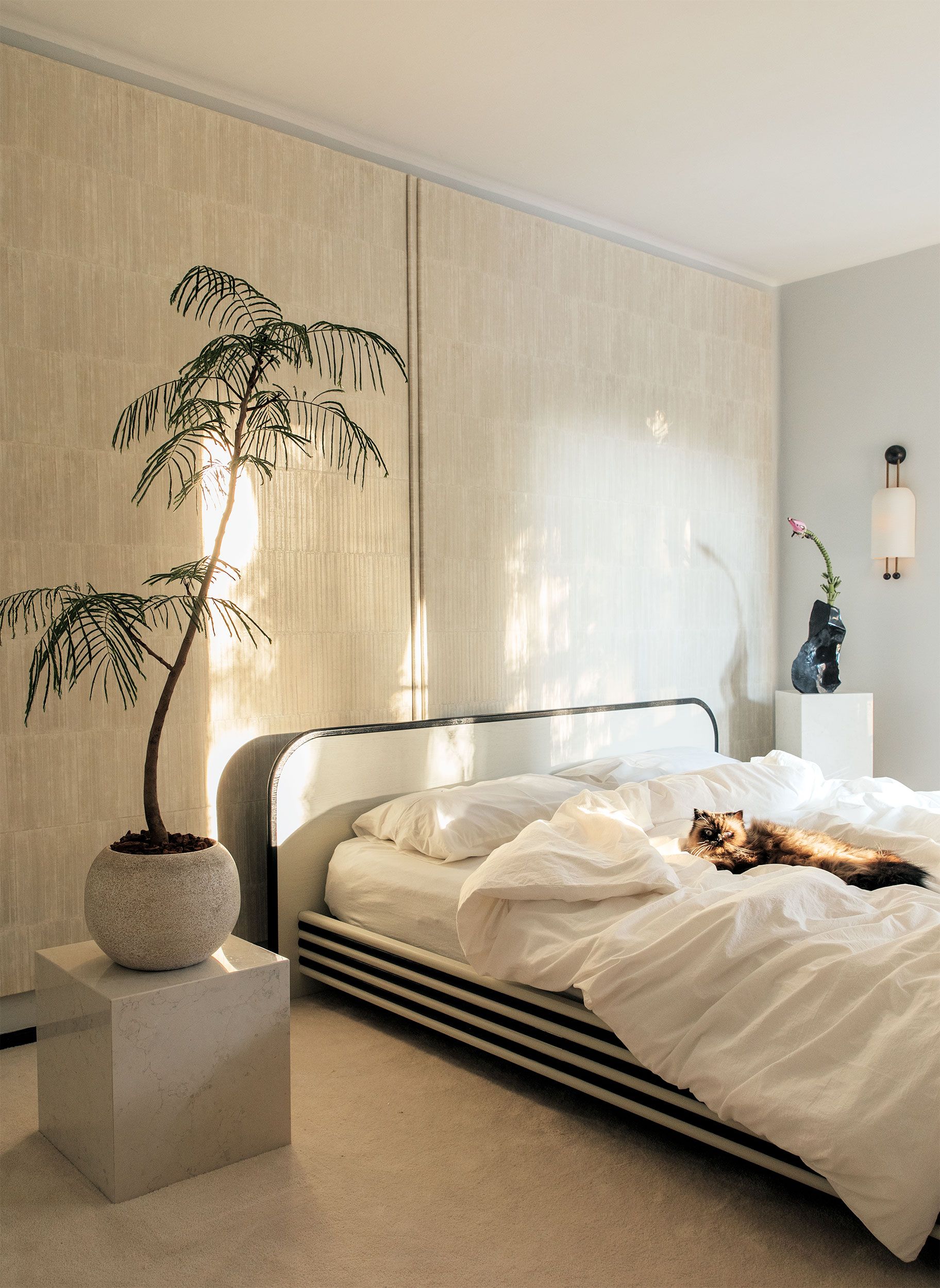 Minimalist Bedroom: The Ultimate Guide to Simplicity and Style - 6