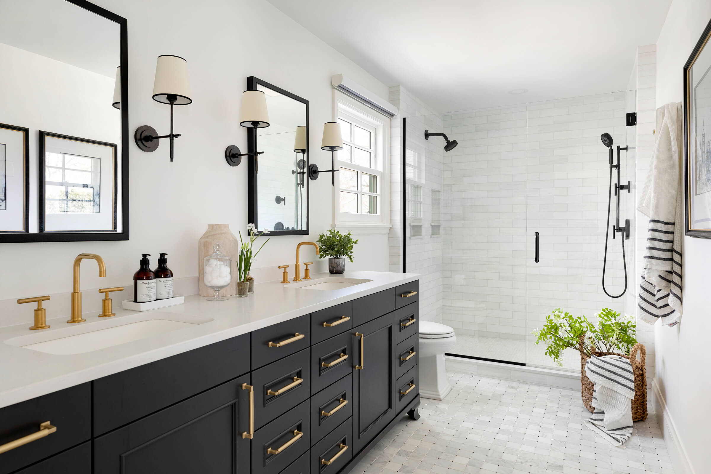 Bathroom Remodel: Creative Ideas for a Modern and Functional Space - 10