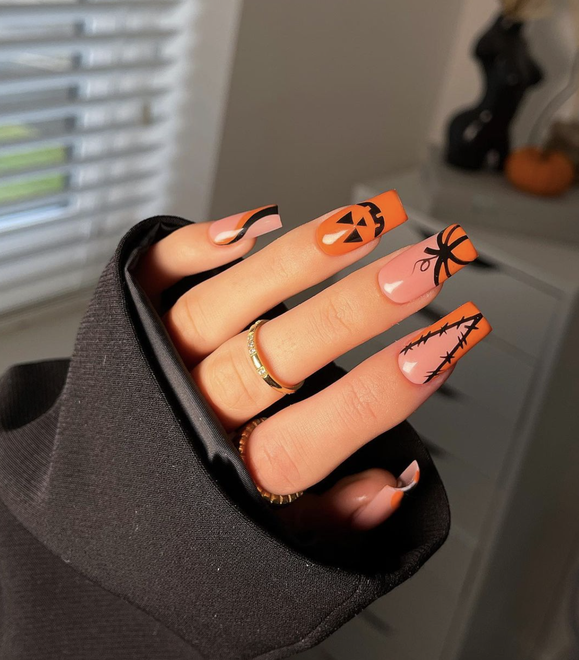 Creative Halloween Nails for a Spooky Look - 5