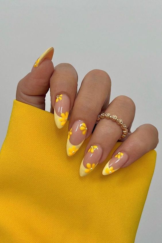 Yellow Nails: Bright and Bold Designs to Try Now - 4