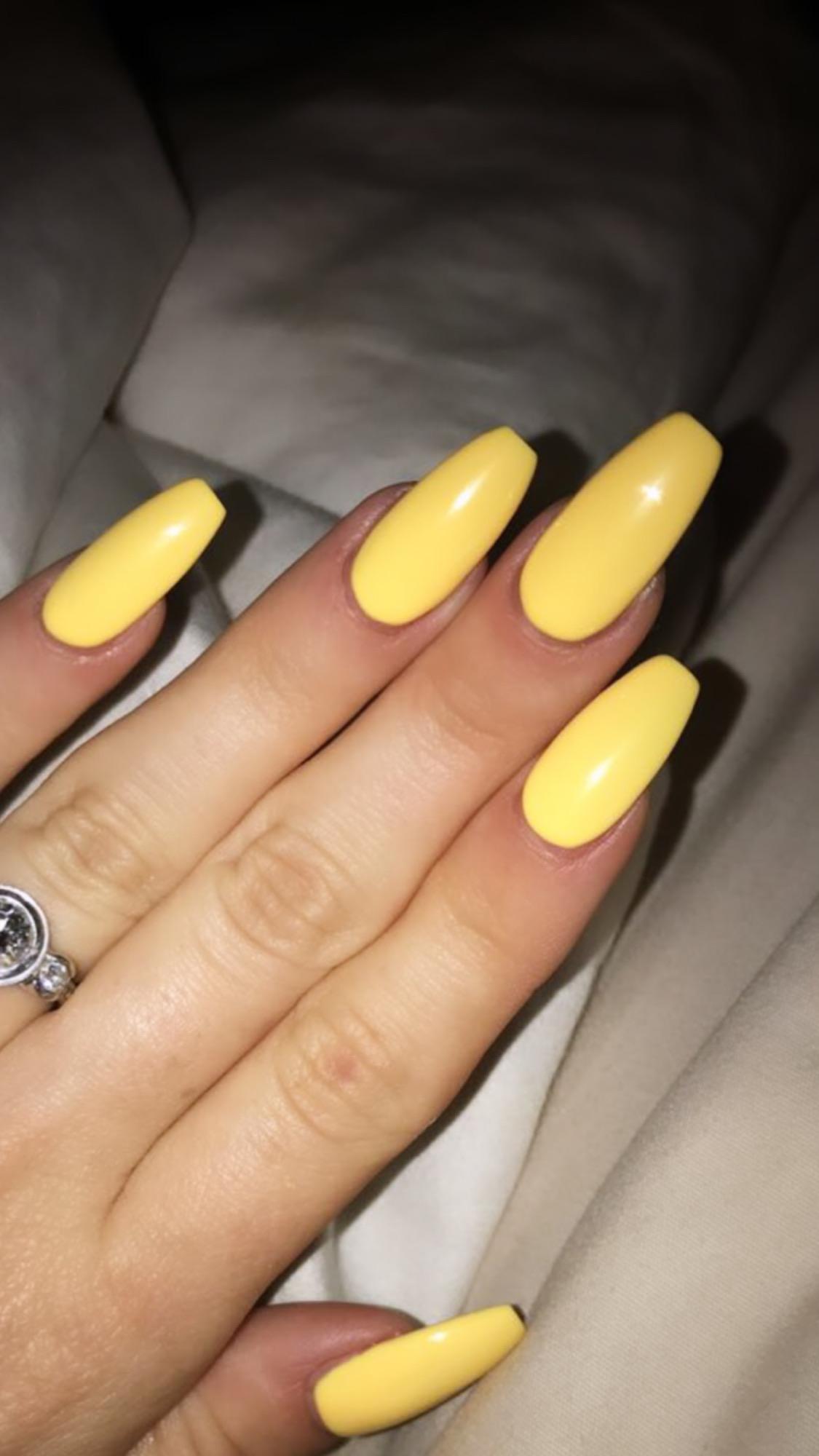 Yellow Nails: Bright and Bold Designs to Try Now - 8