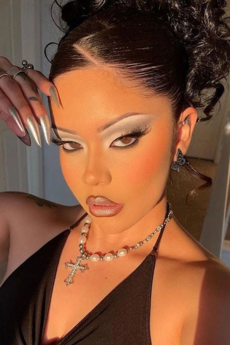 Y2K Makeup: Trends, Tips, and Techniques for a Nostalgic Glam Look - 6