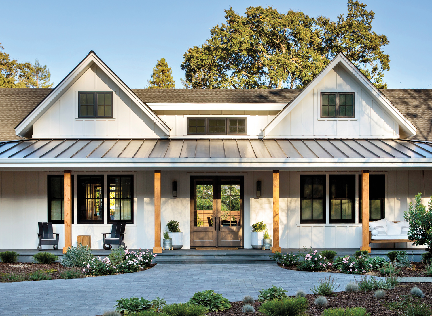 Modern Farmhouse Style: A Blend of Rustic Charm and Contemporary Comfort - 10