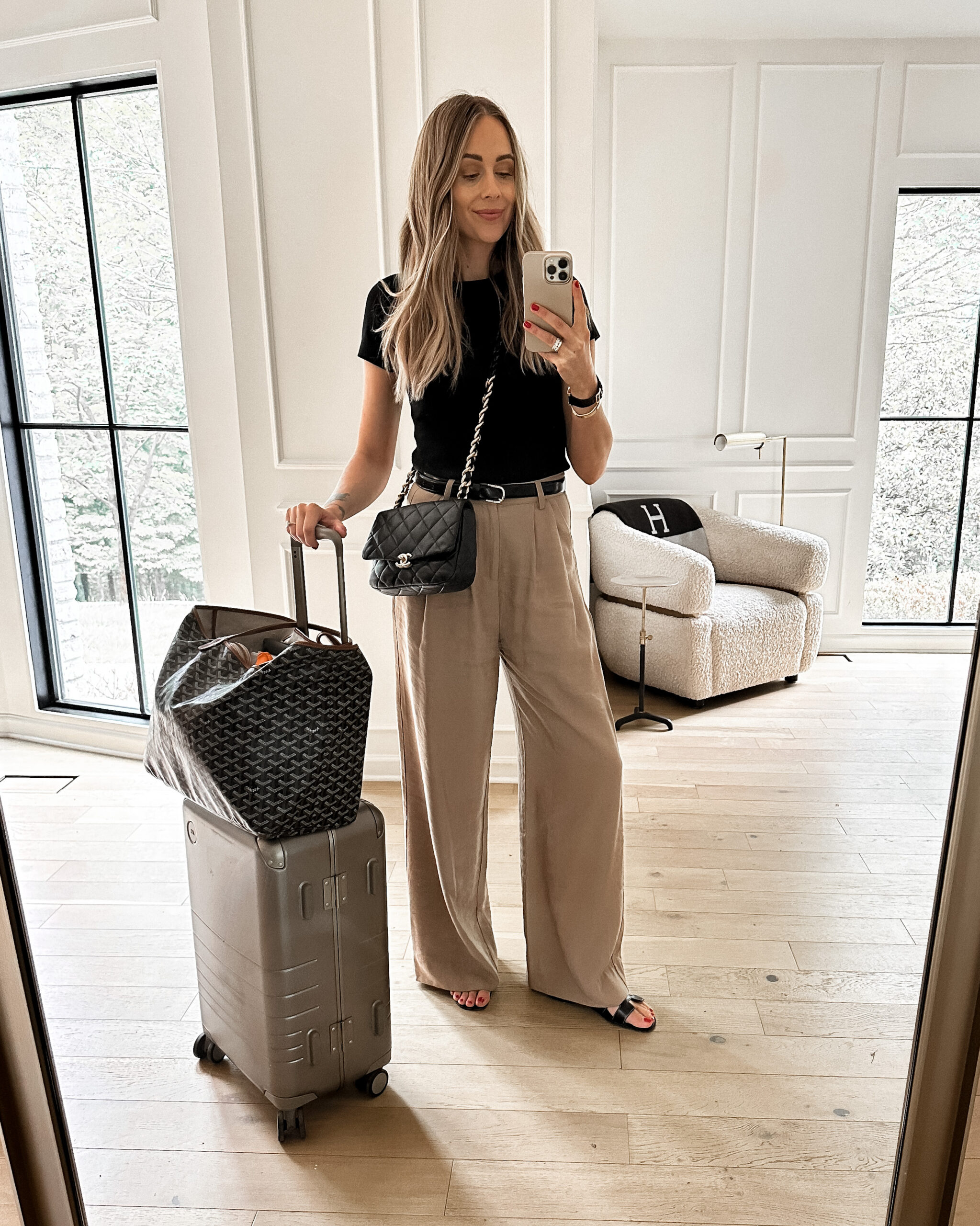 The Ultimate Guide to Airport Outfit Ideas for Comfort and Style - 1