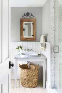 Maximizing Small Bathroom Storage: Creative Solutions for Tiny Spaces